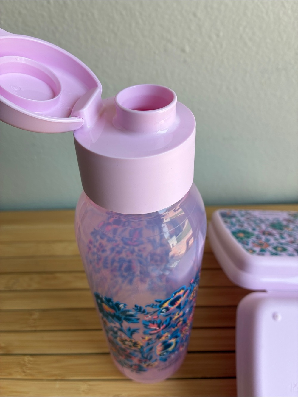 Vera Bradley + Tupperware lunch set - Picture 4 of 5